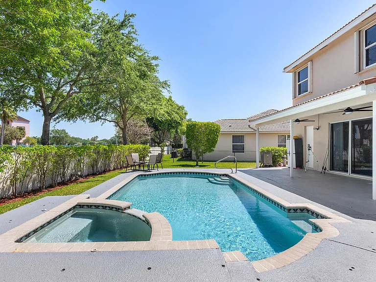 Port Saint Lucie home with home theater room