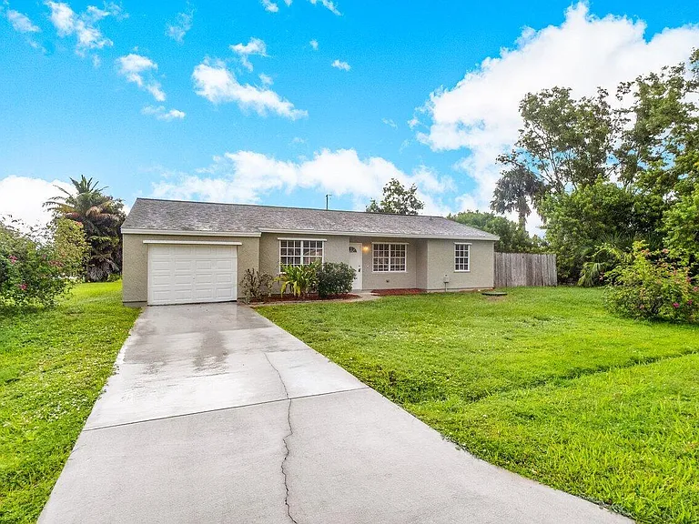 Port St. Lucie home with backyard deck and lounge seating