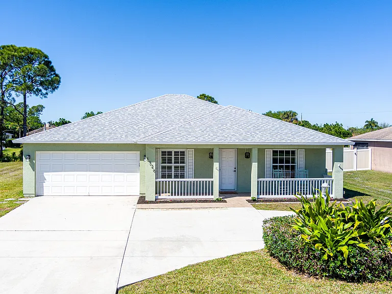 Port Saint Lucie real estate with double garage and driveway