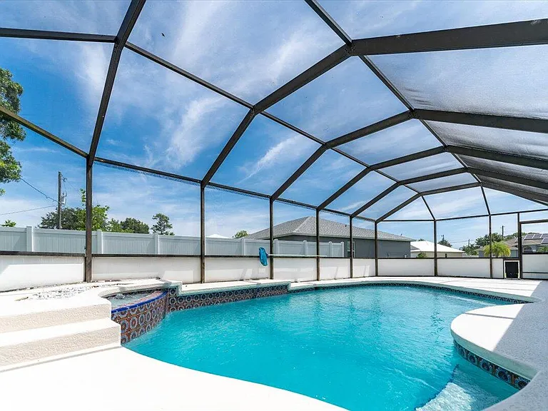 Saint Lucie home with separate laundry and utility room