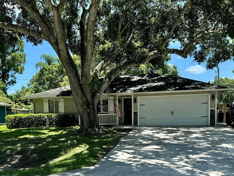 Kitchen and living room combo in Port St. Lucie home