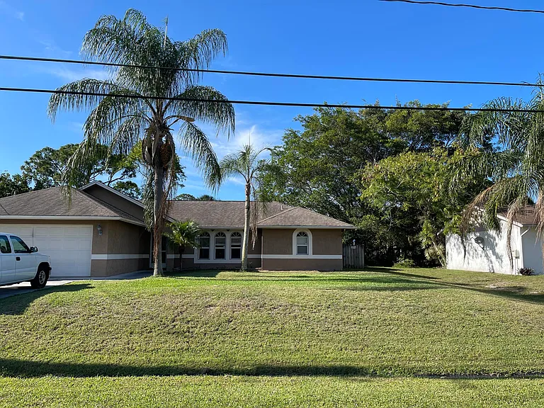 Port Saint Lucie home with backyard garden area and mulch