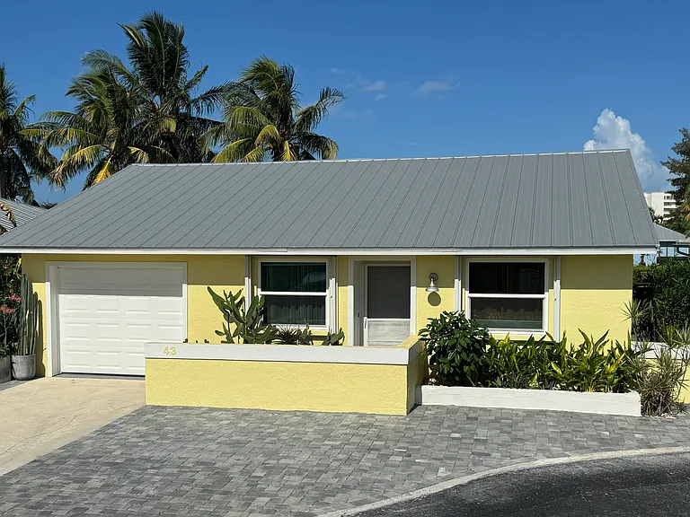 Open kitchen and family room layout in Saint Lucie home
