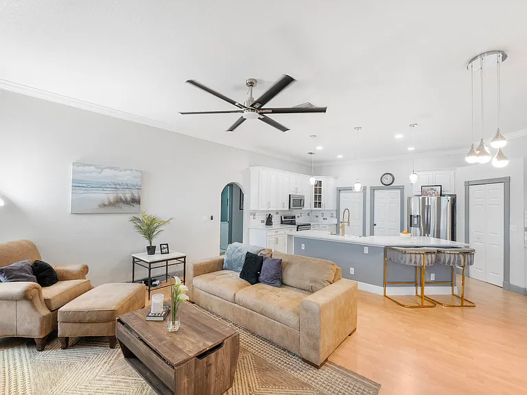 Minimalist home office in Port St. Lucie real estate listing