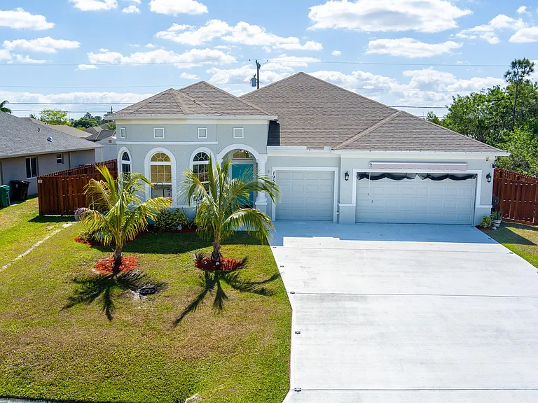 Side yard in Port Saint Lucie home with privacy hedges