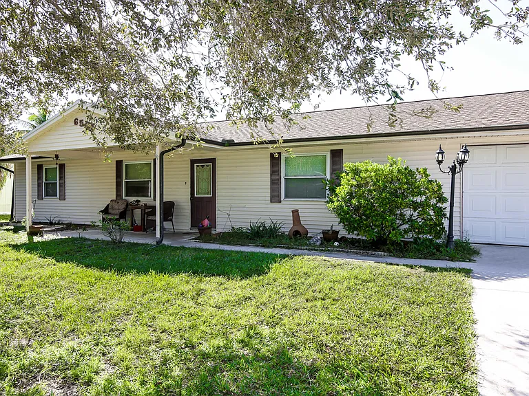 Port St. Lucie real estate near shopping and dining options