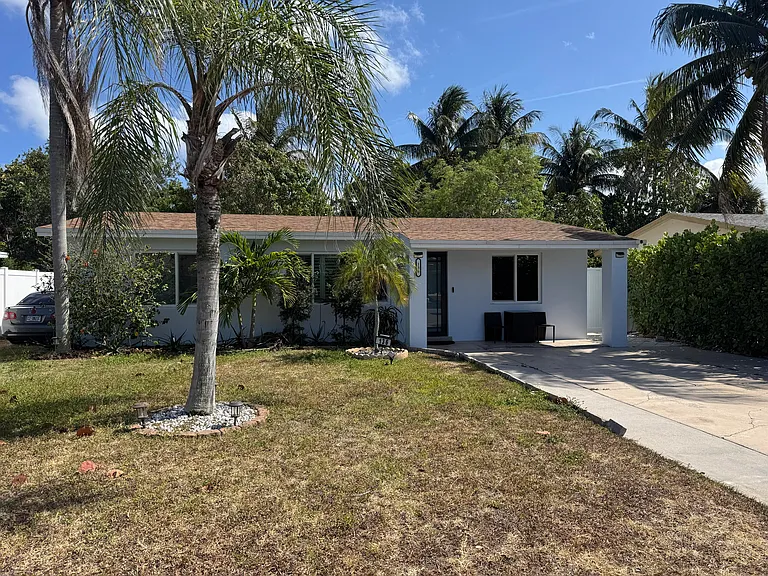 Backyard patio in Port St. Lucie home with pavers and seating