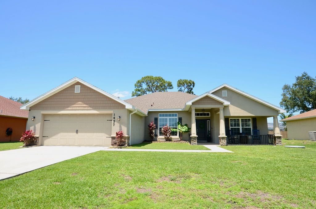 Family-friendly park in Port Saint Lucie FL with walking trails