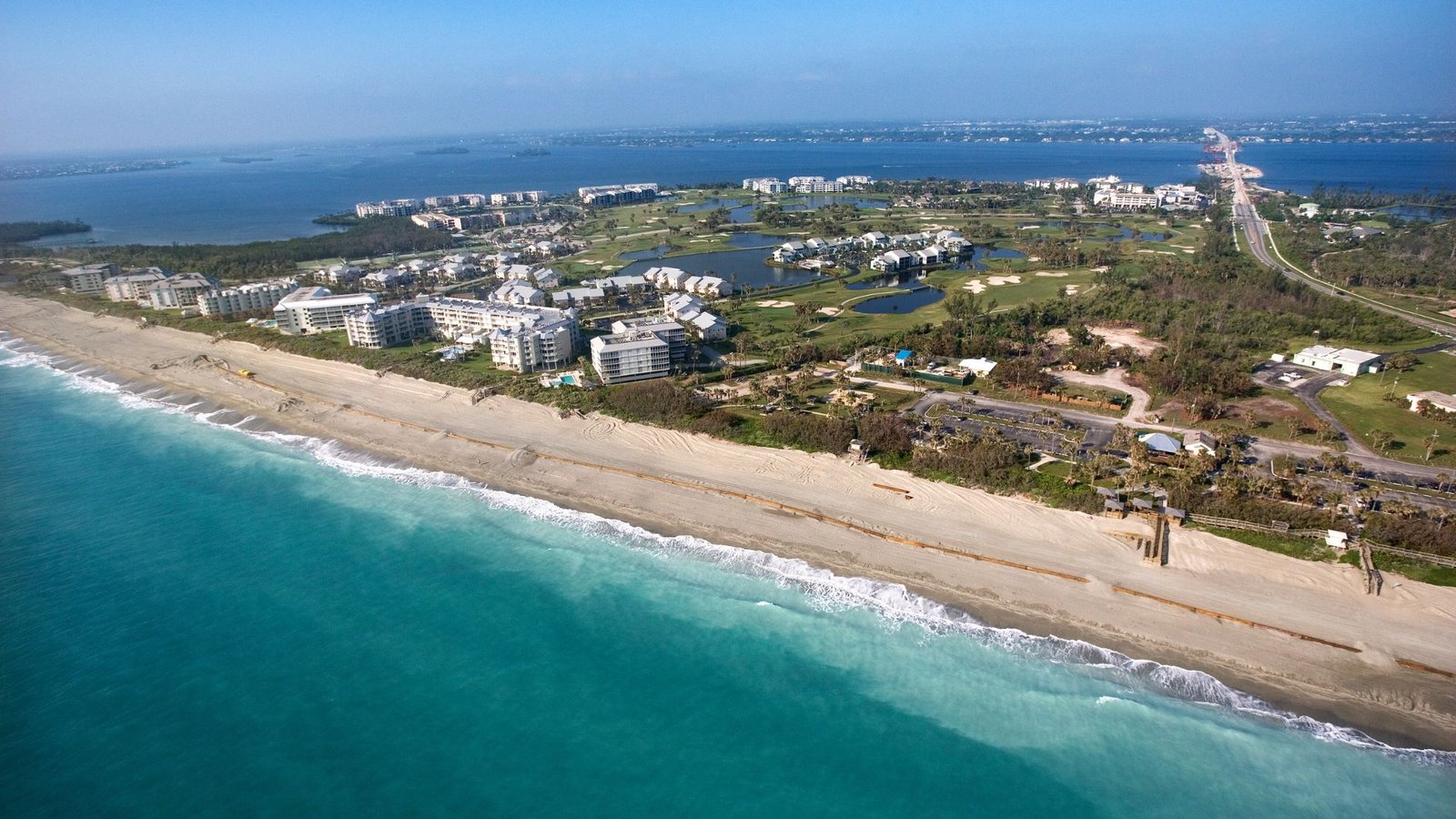 Aerial view of Vero Beach FL homes and coastline 2025 real estate trends.